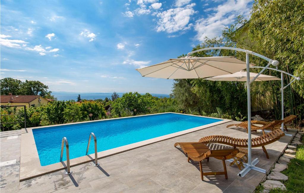 Ika Apartment | Gorgeous Apartment In Ika With Swimming Pool