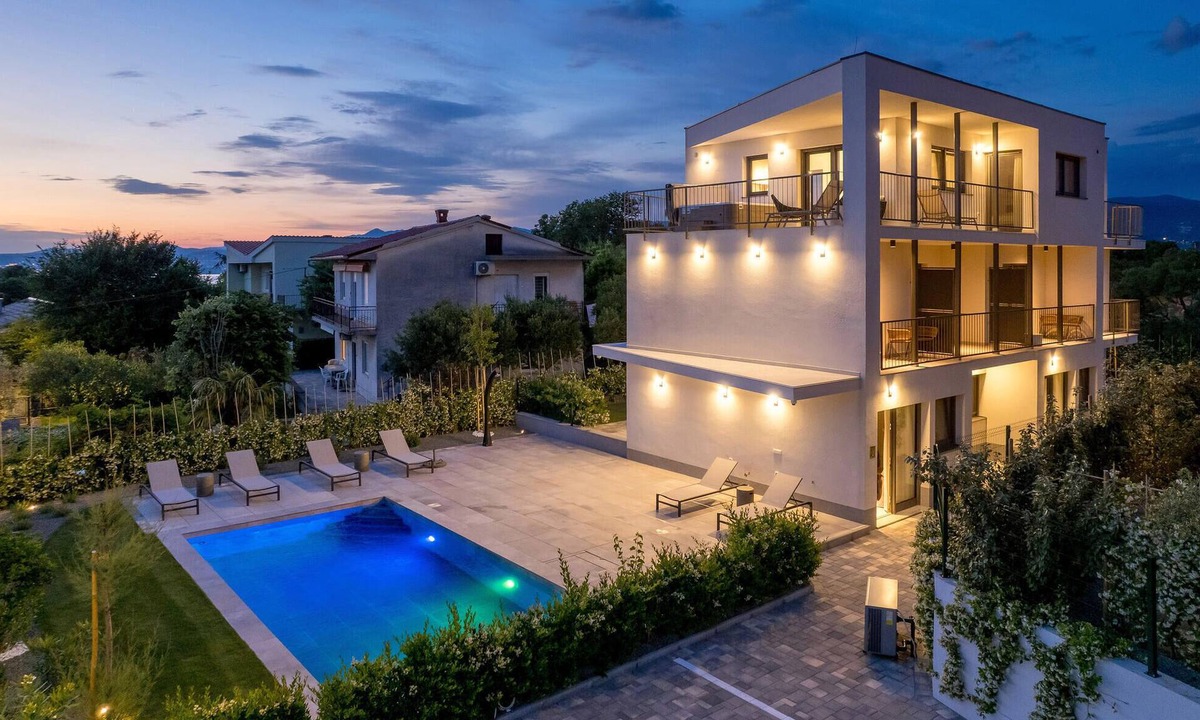 Omisalj Apartment | Gorgeous apartment in Omisalj