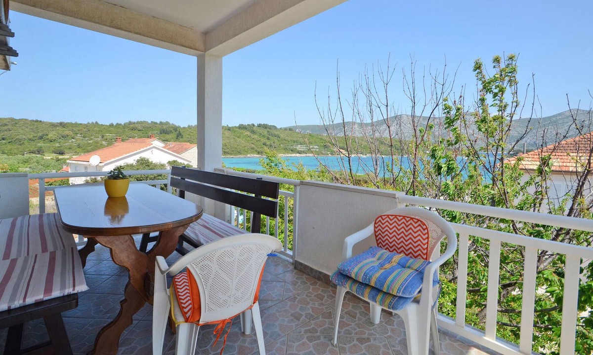 Kneza Apartment | Gorgeous apartment in Racisce with house sea view