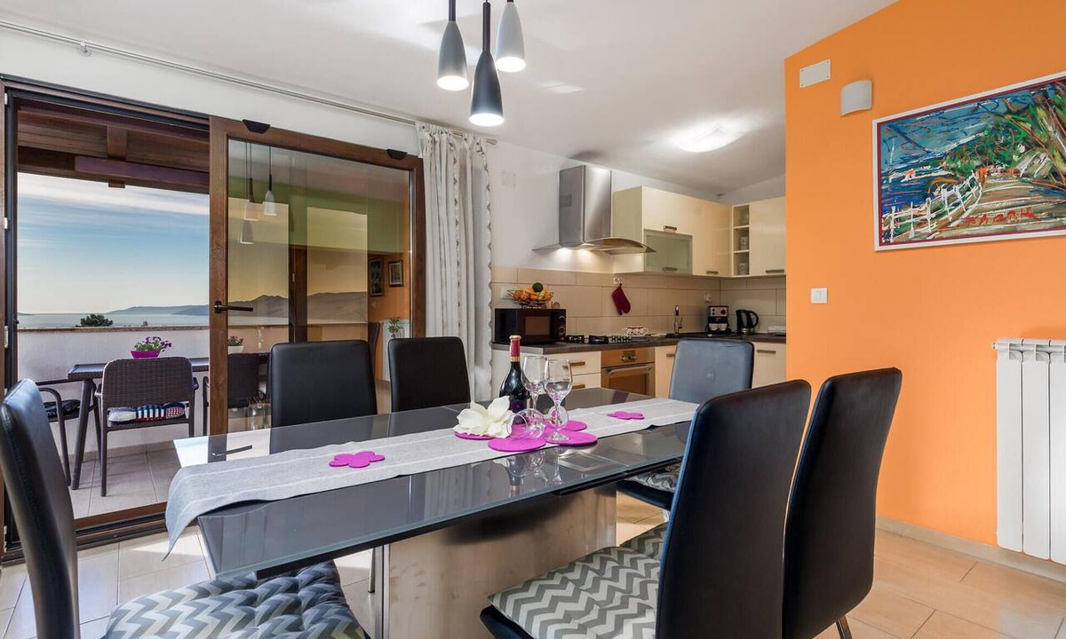 Kastav Apartment | Gorgeous apartment in Rijeka with house sea view