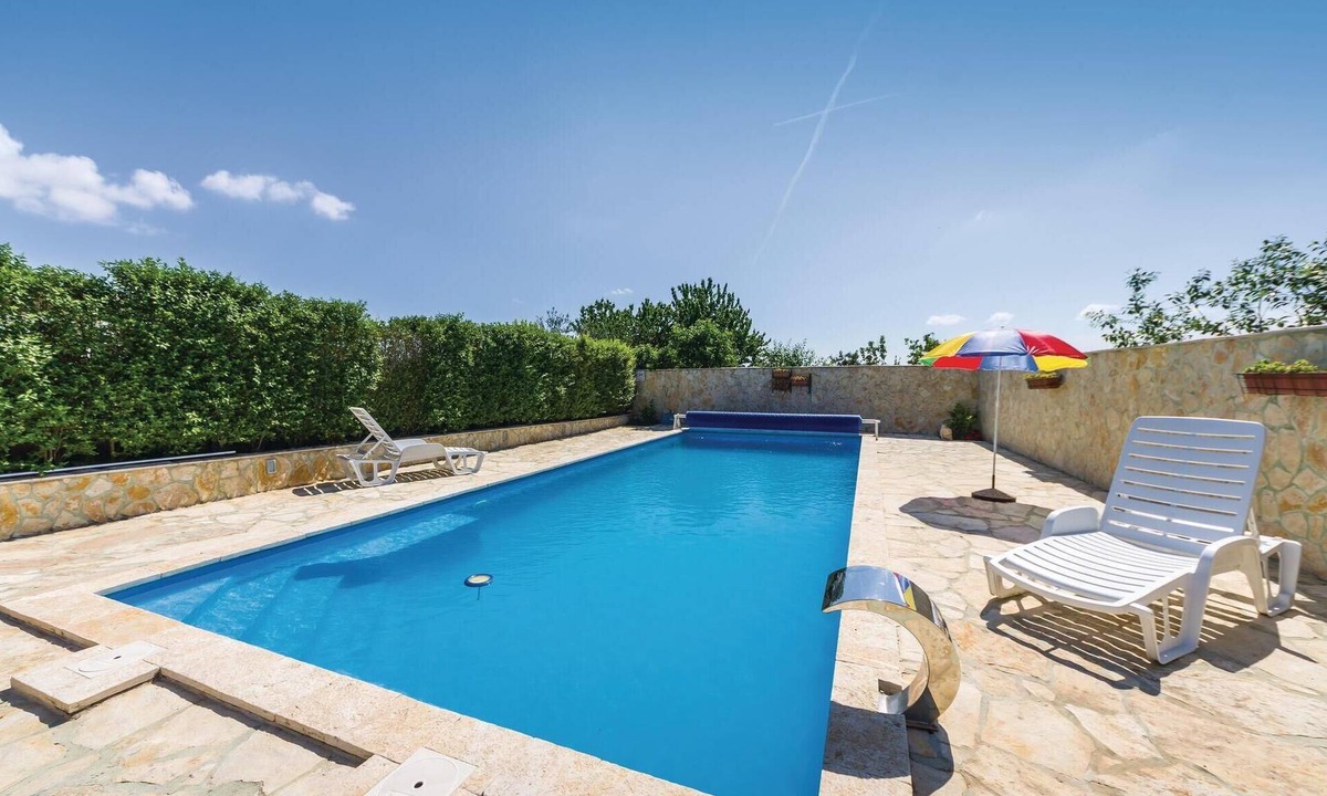 Pakostane Apartment | Gorgeous apartment in Vrana with lake view