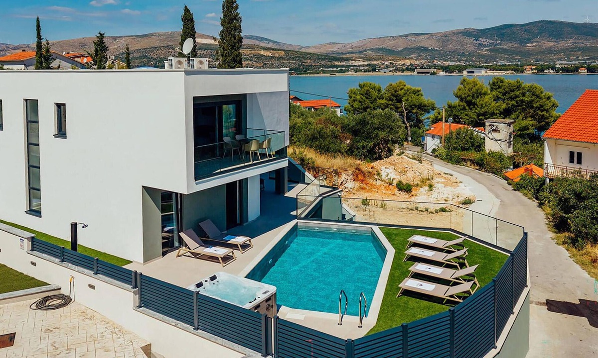 Arbanija House | Gorgeous home in Arbanija