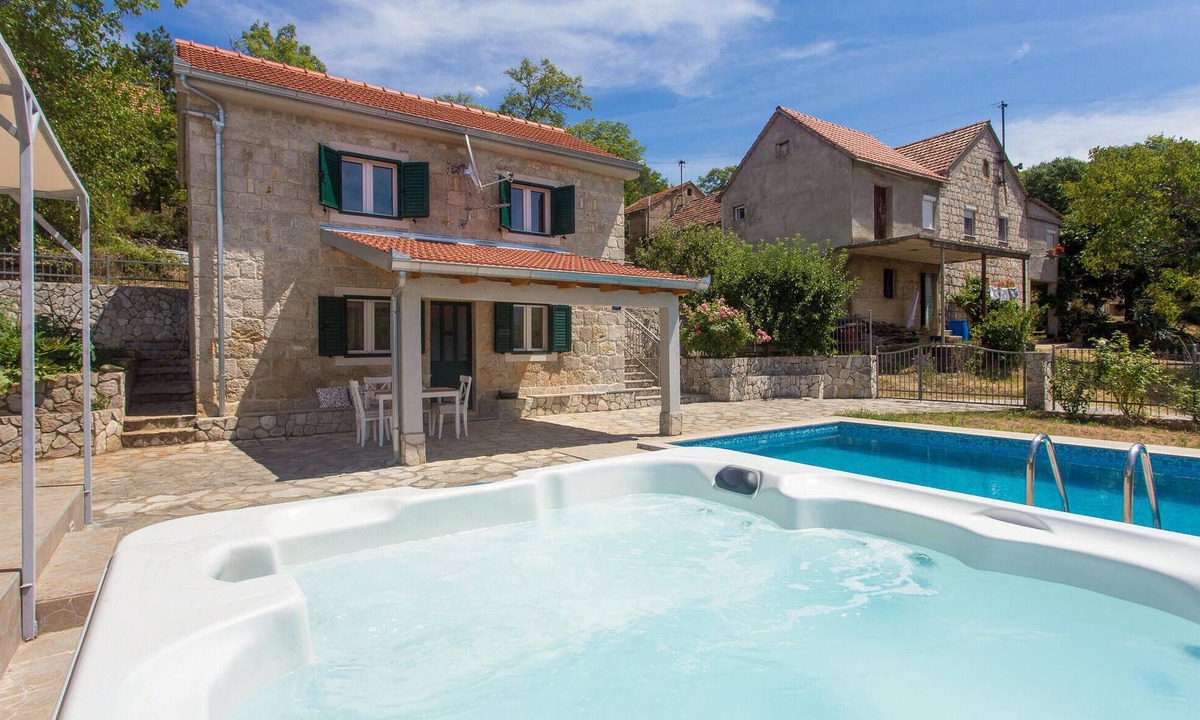 Citluk House | Gorgeous home in Bajagic