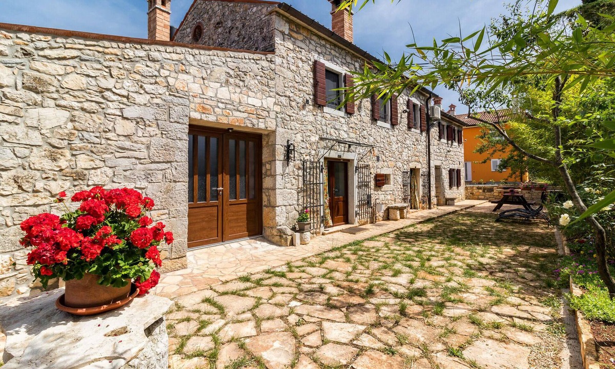 Kosinozici House | Gorgeous home in Kosinozici with WiFi