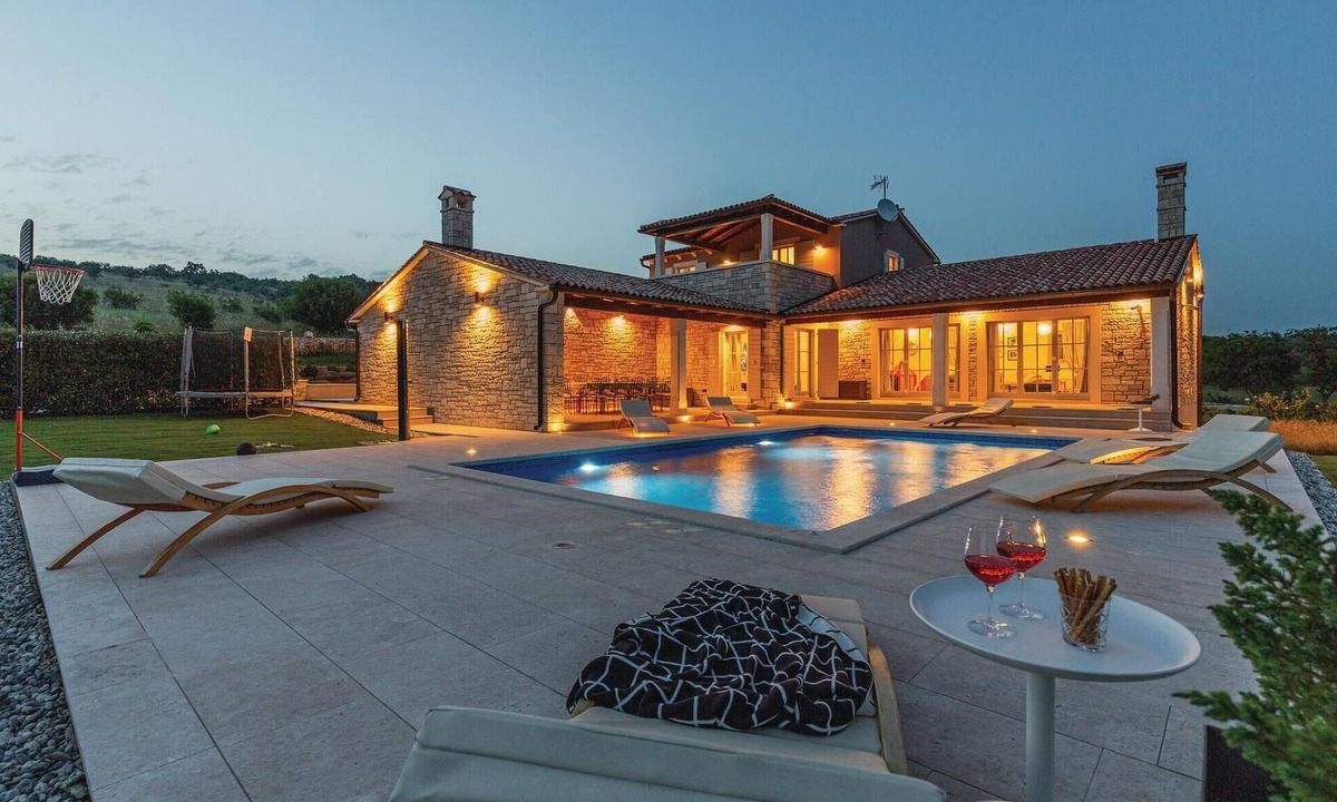 Krnica House | Gorgeous home in Krnica with sauna