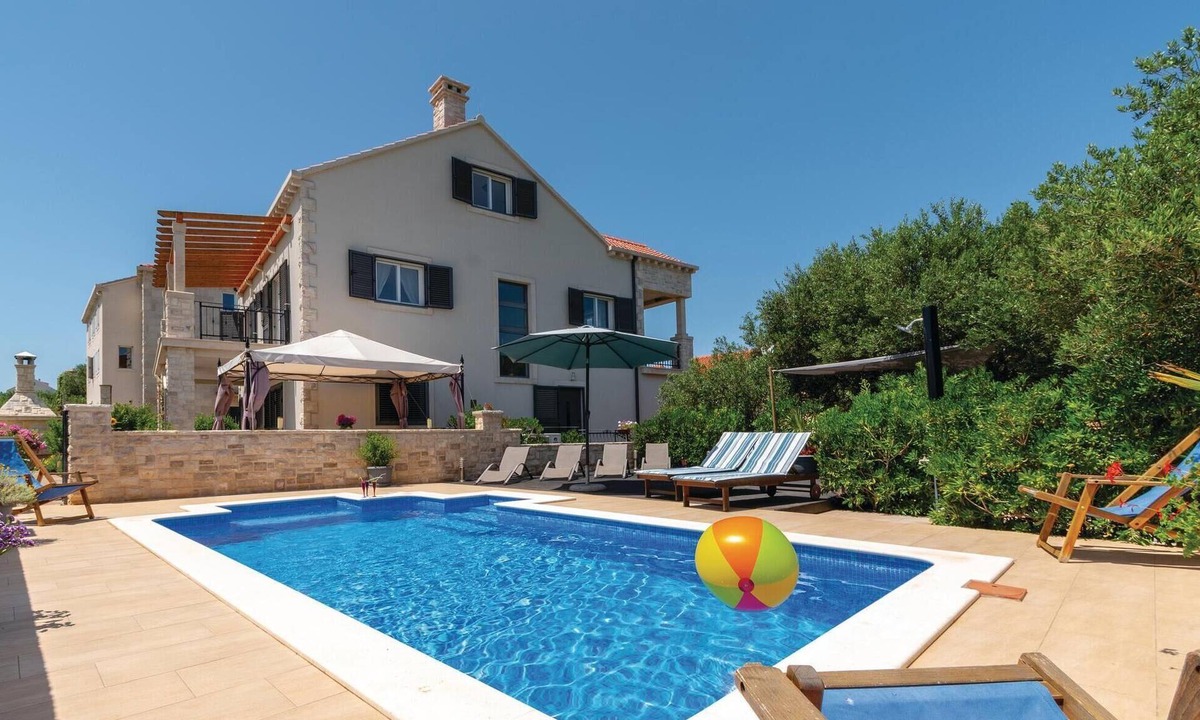 Lumbarda House | Gorgeous home in Lumbarda with sauna
