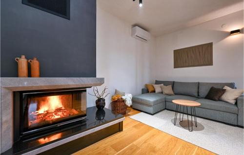 Veliko Trojstvo House | Gorgeous Home In Maglenca With Sauna