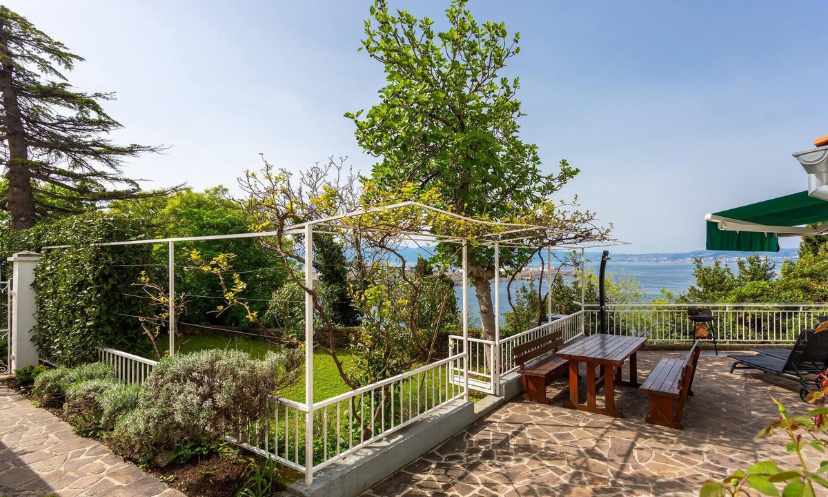 Omisalj House | Gorgeous home in Omisalj with WiFi