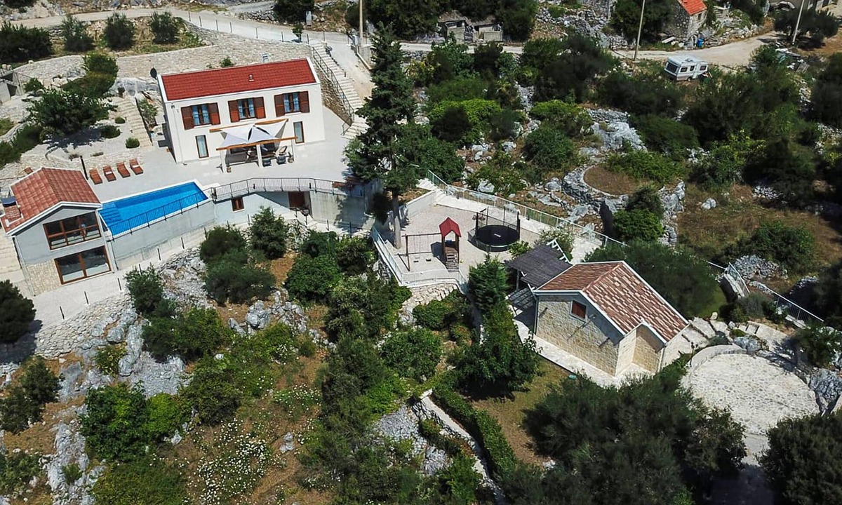 Ploce House | Gorgeous home in Ploce with private swimming pool, can be inside or outside