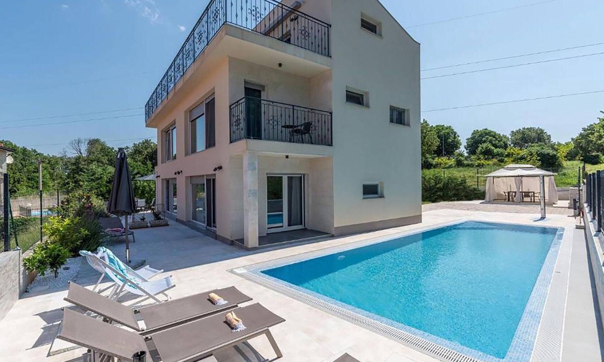 Mugeba House | Gorgeous home in Porec