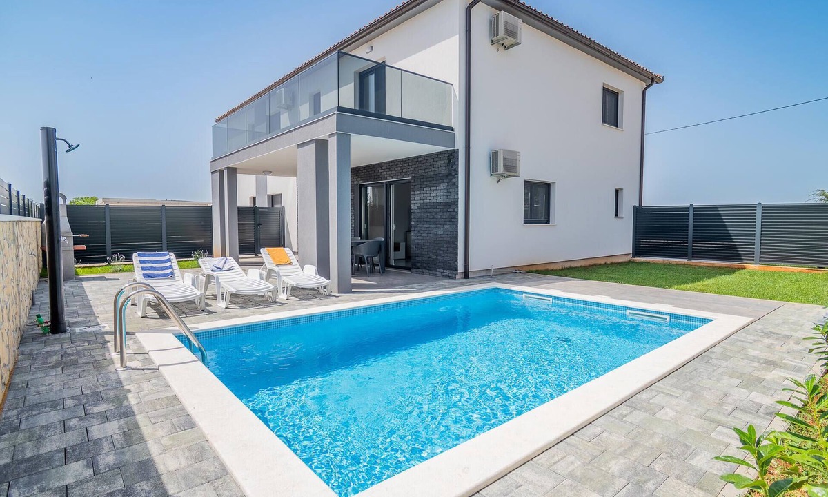 Skatari House | Gorgeous home in Pula