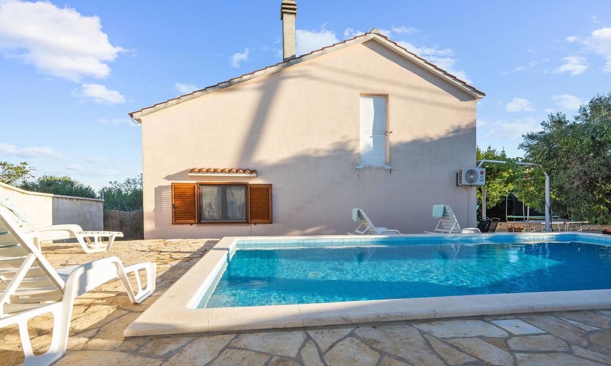Tinj House | Gorgeous home in Tinj