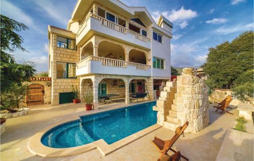 Plano House | Gorgeous Home In Trogir With Sauna