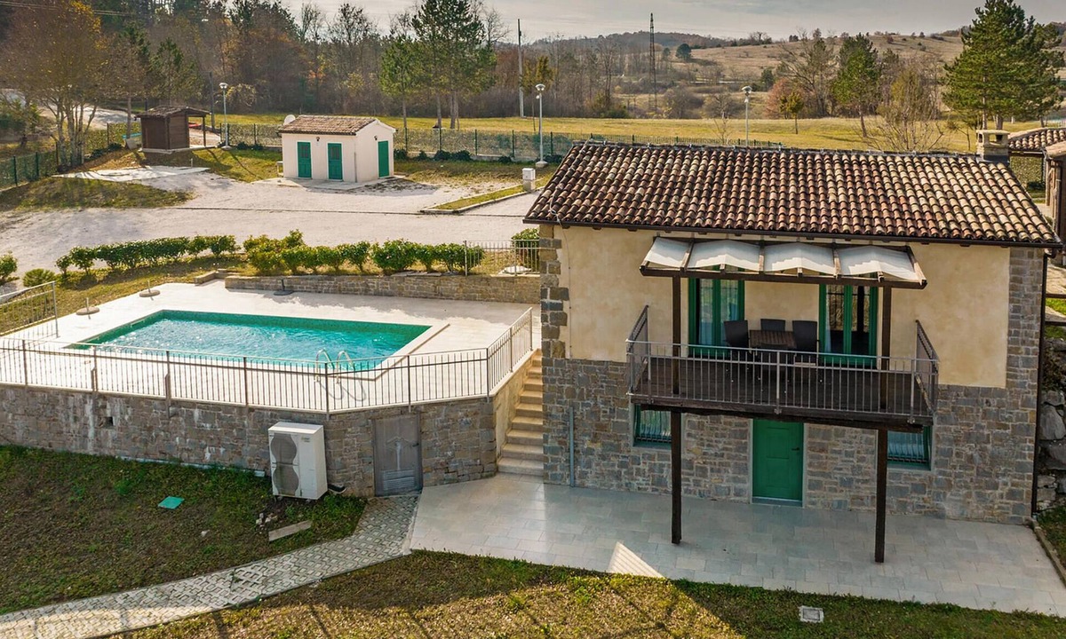 Trviz House | Gorgeous home in Trviz with swimming pool