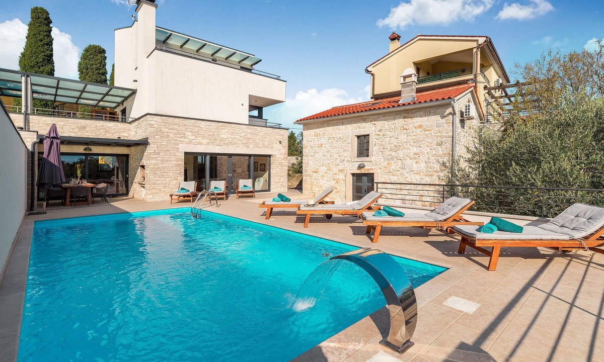 Valtura House | Gorgeous home in Valtura with sauna