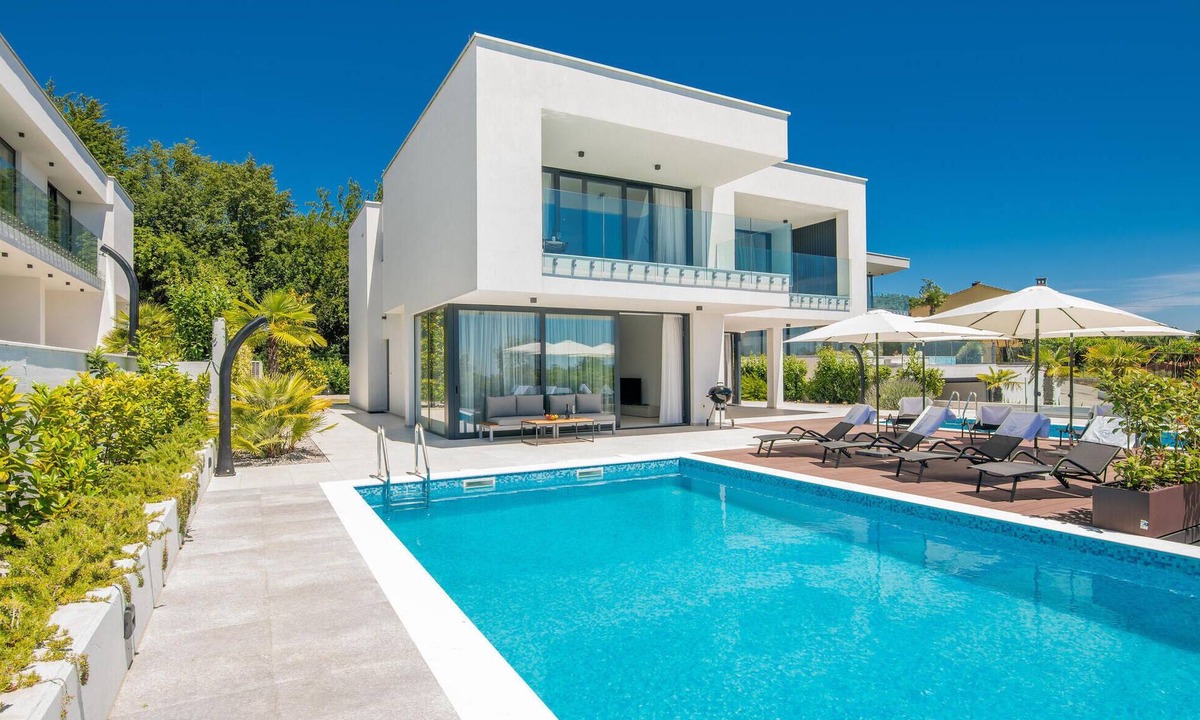 Veprinac House | Gorgeous home in Veprinac with WiFi