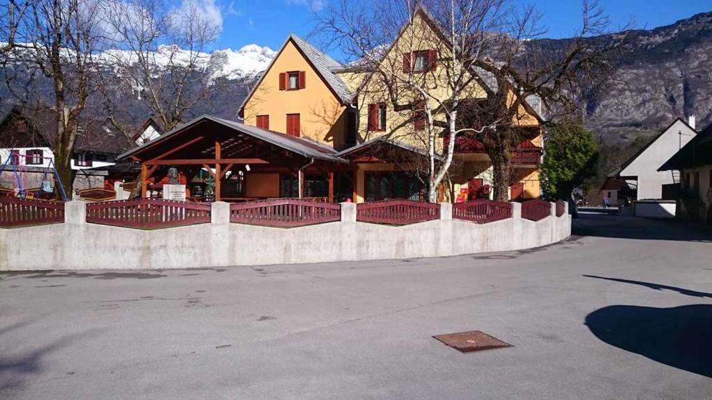 Cezsoca House | Gostišče Vančar