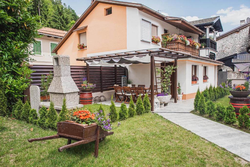 Kobarid Apartment | Gotar Apartment with Garden
