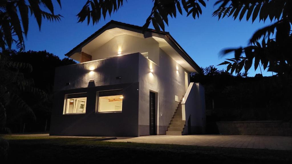 Metlika House | Grajsko