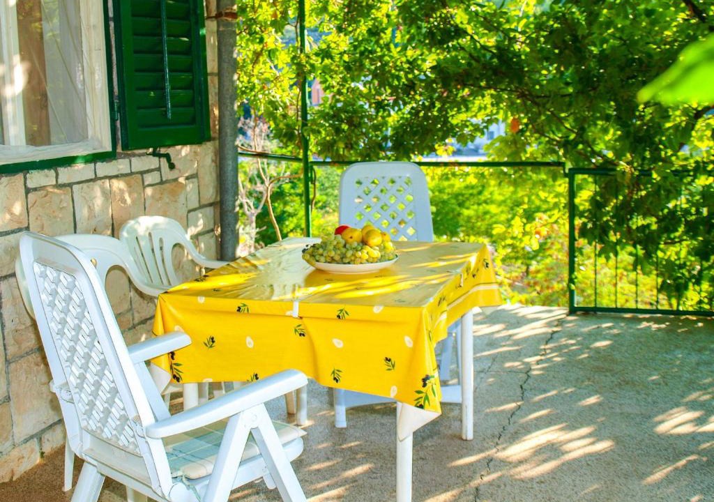 Postira Apartment | GREEN apartment, near Postira center, private free parking