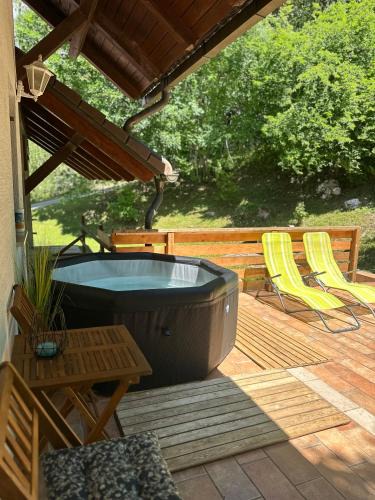 Zalec Apartment | Green Breeze - Private Hot Tub Retreat
