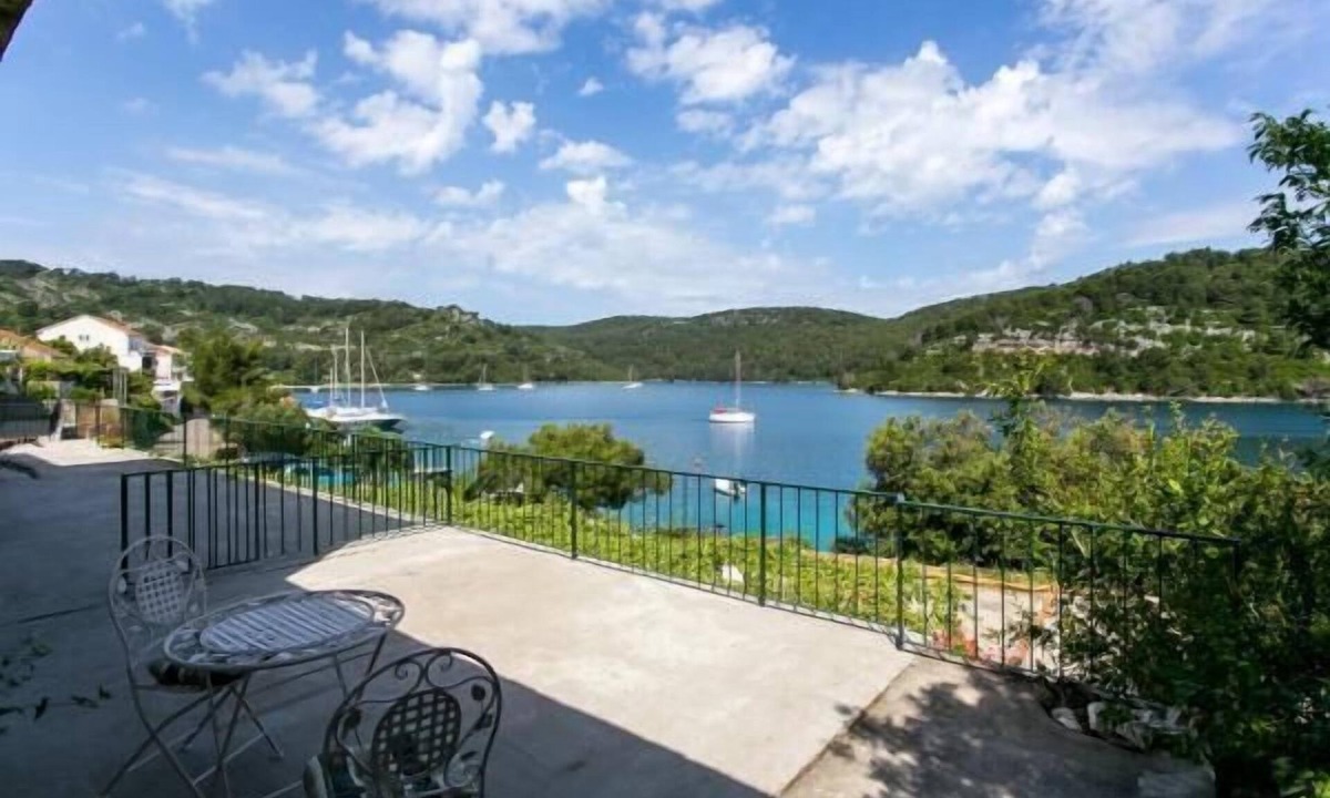 Polace Apartment | Guest House Busurelo - One Bedroom Apartment with Sea View