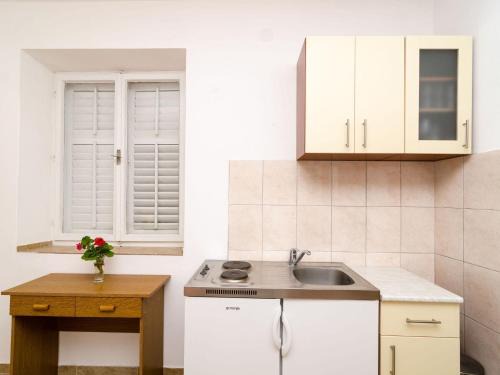 Pomena Apartment | Guest House Kiko - One-Bedroom Apartment with Balcony and Sea View A4