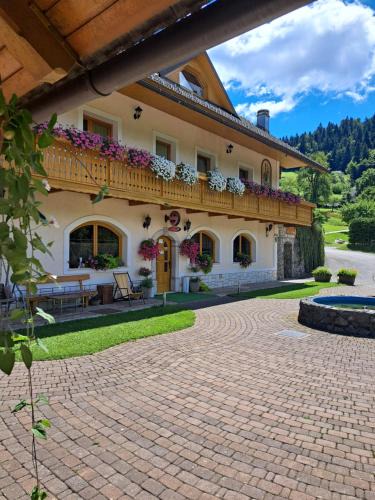 Skofja Loka House | Guest House Kveder