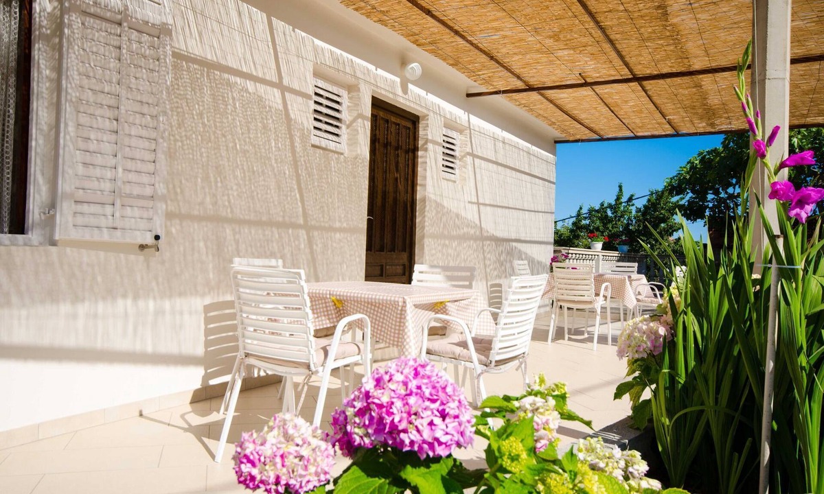 Molunat Apartment | Guest House Rooms Rose - Romantic Double Room with Balcony and Sea View (No.1)