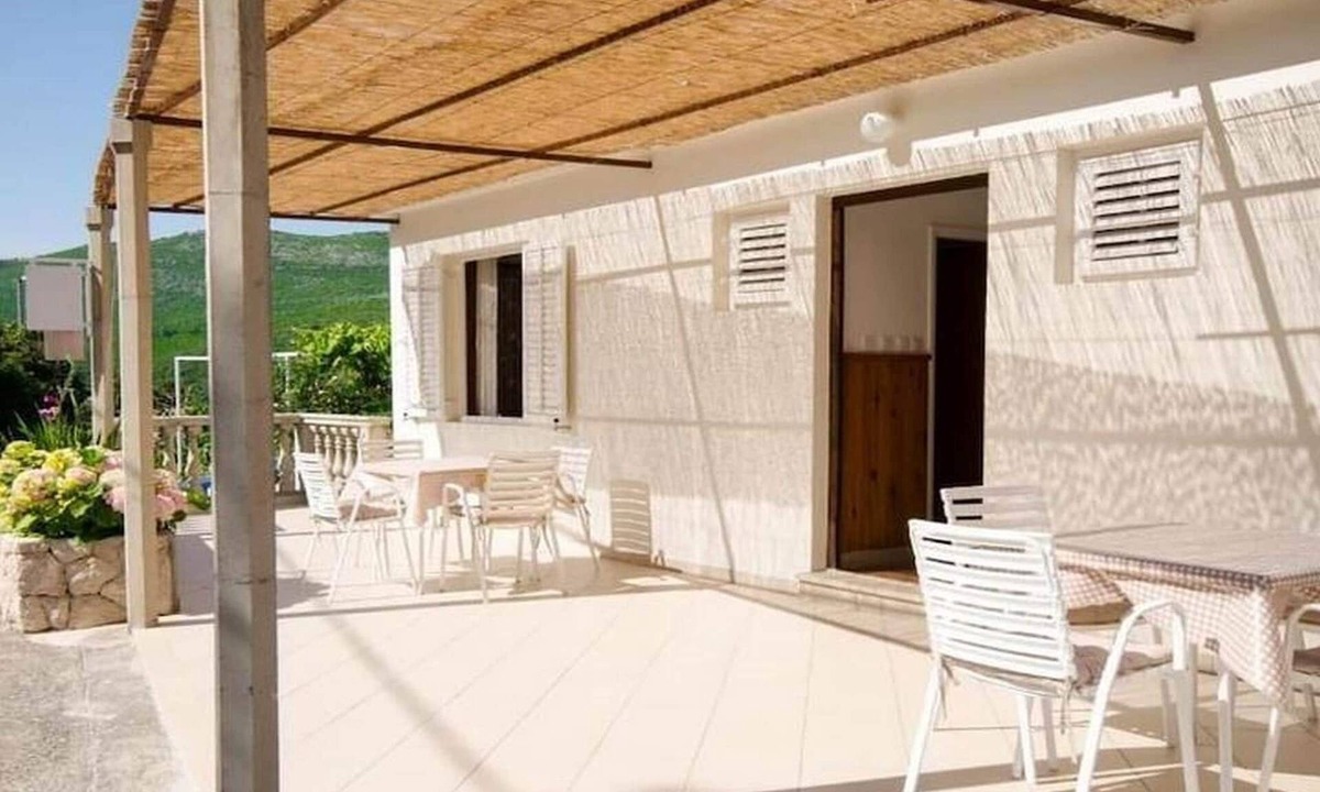 Molunat Apartment | Guest House Rooms Rose- Comfort Double Room with Balcony and Sea View