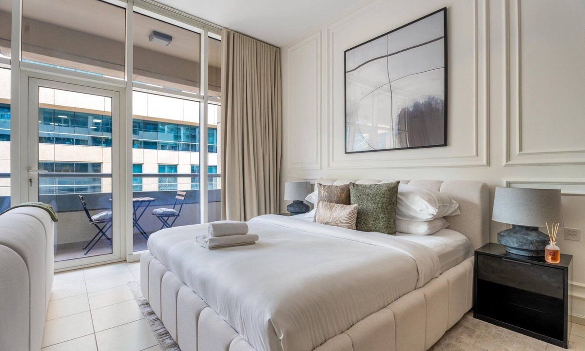 Business Bay Apartment | GuestReady | Studio | Partial Burj Khalifa View