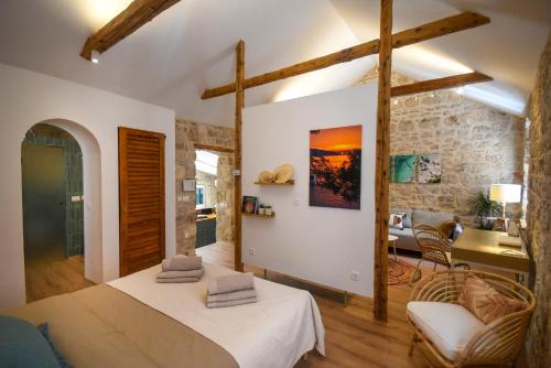 Stari Grad Apartment | "Historic Stone Loft" - ZF Stari Grad