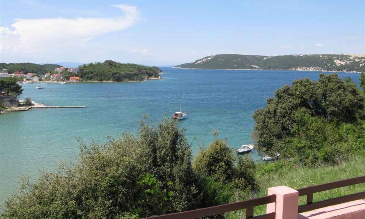 Supetarska Draga Apartment | Holiday apartment with terrace and sea view