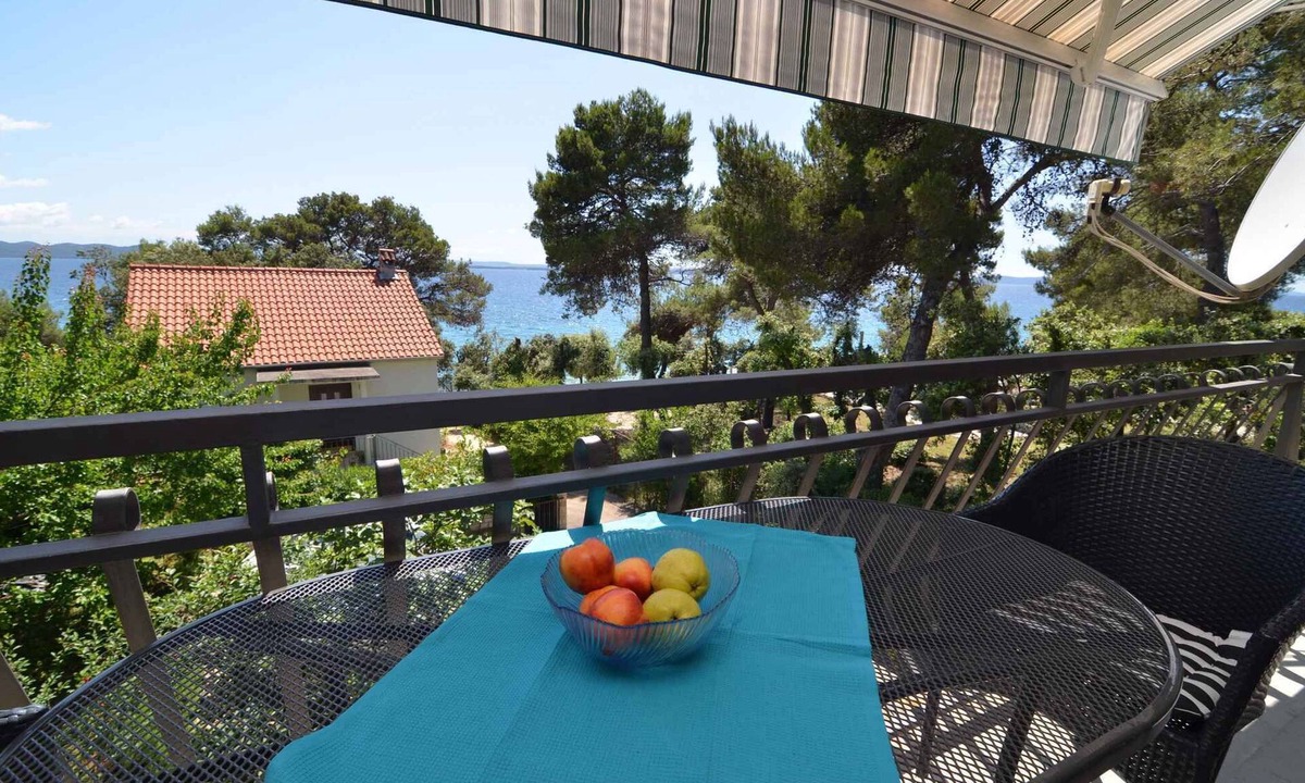 Petrcane Apartment | Holiday apartment 30 m from the beach