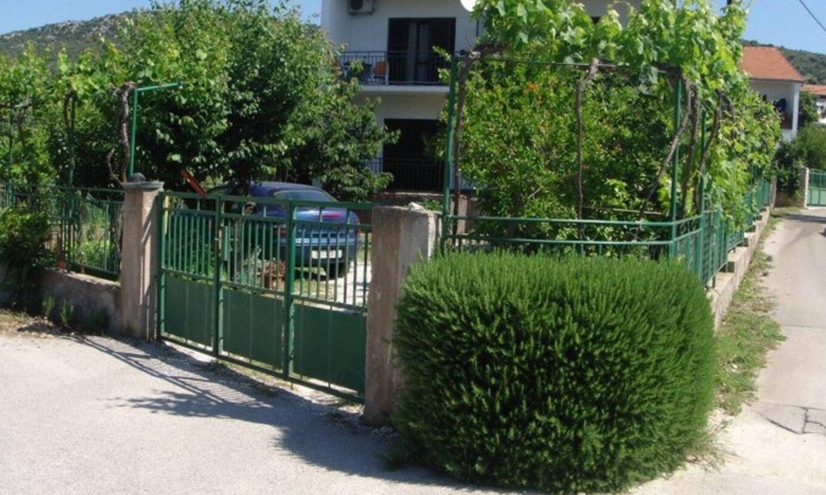 Vinisce Apartment | Holiday apartment "Mango" beachfront