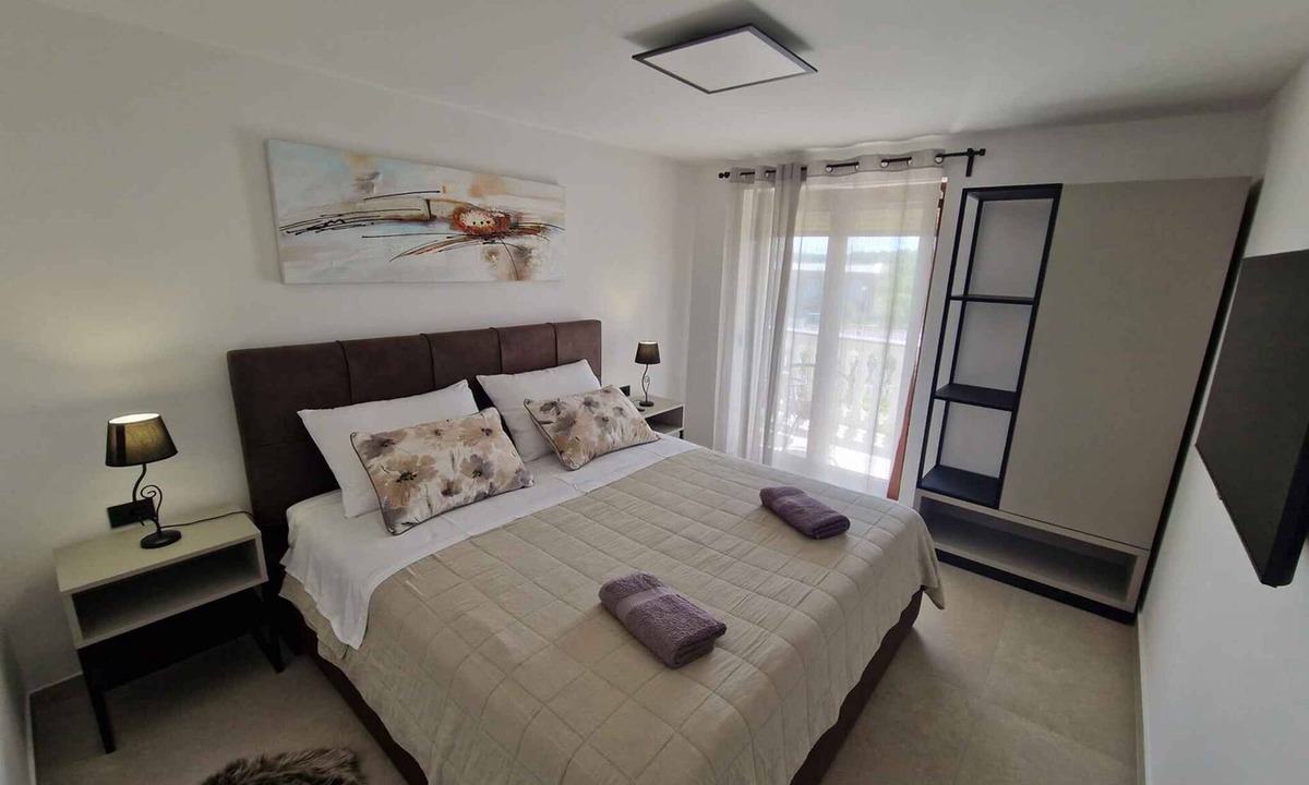 Funtana Apartment | Holiday apartment modernly furnished with shared garden and barbecue