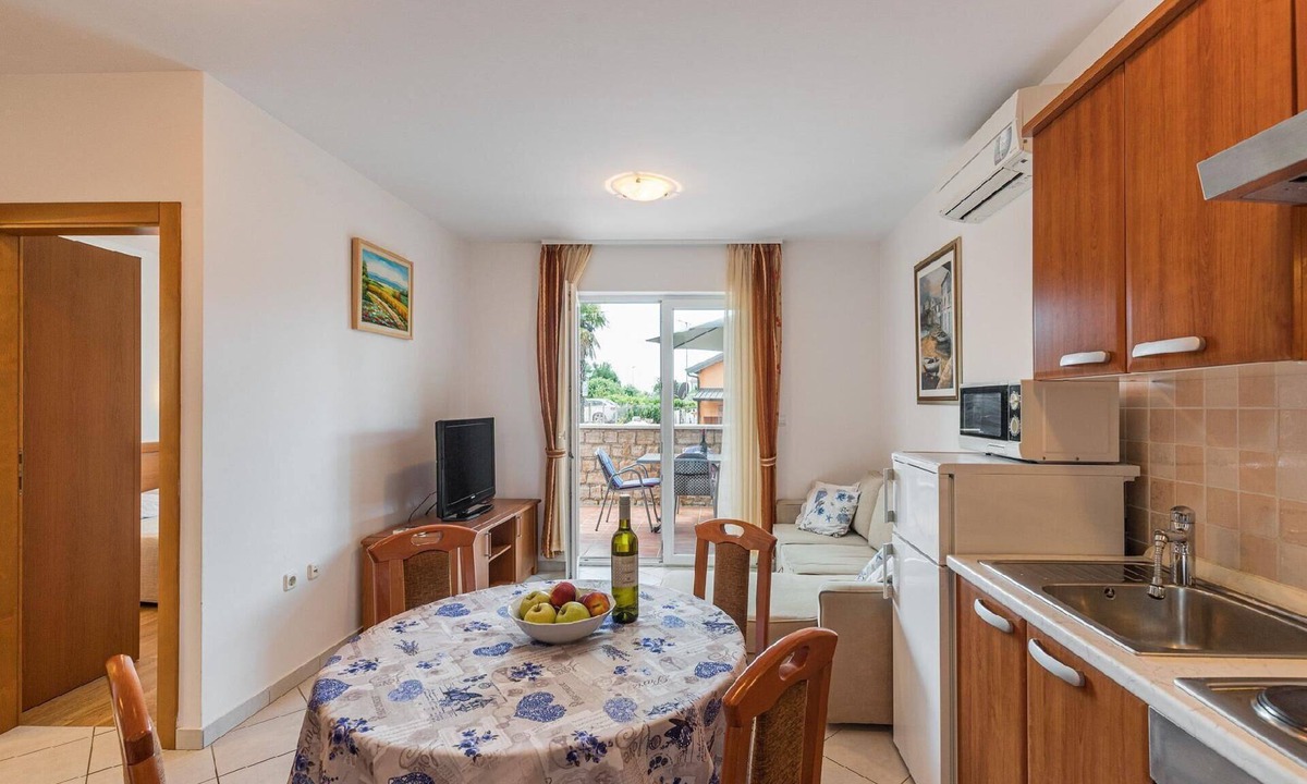 Dajla Apartment | Holiday apartment Villa Pinta with a large garden