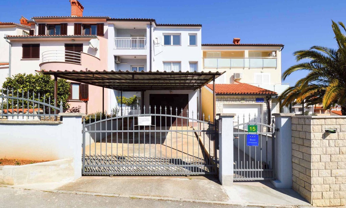 Vintijan Apartment | Holiday apartment with air conditioning and parking