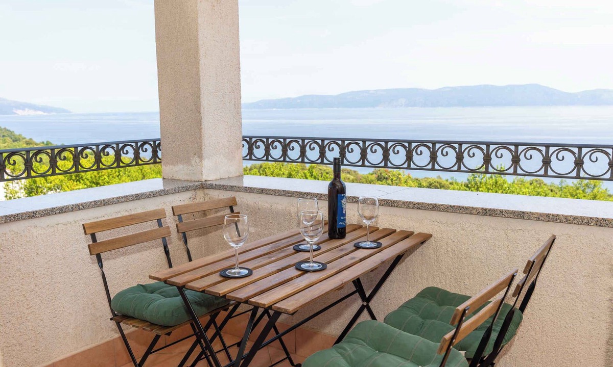 Ravni House | Holiday apartment with balcony and beautiful sea view