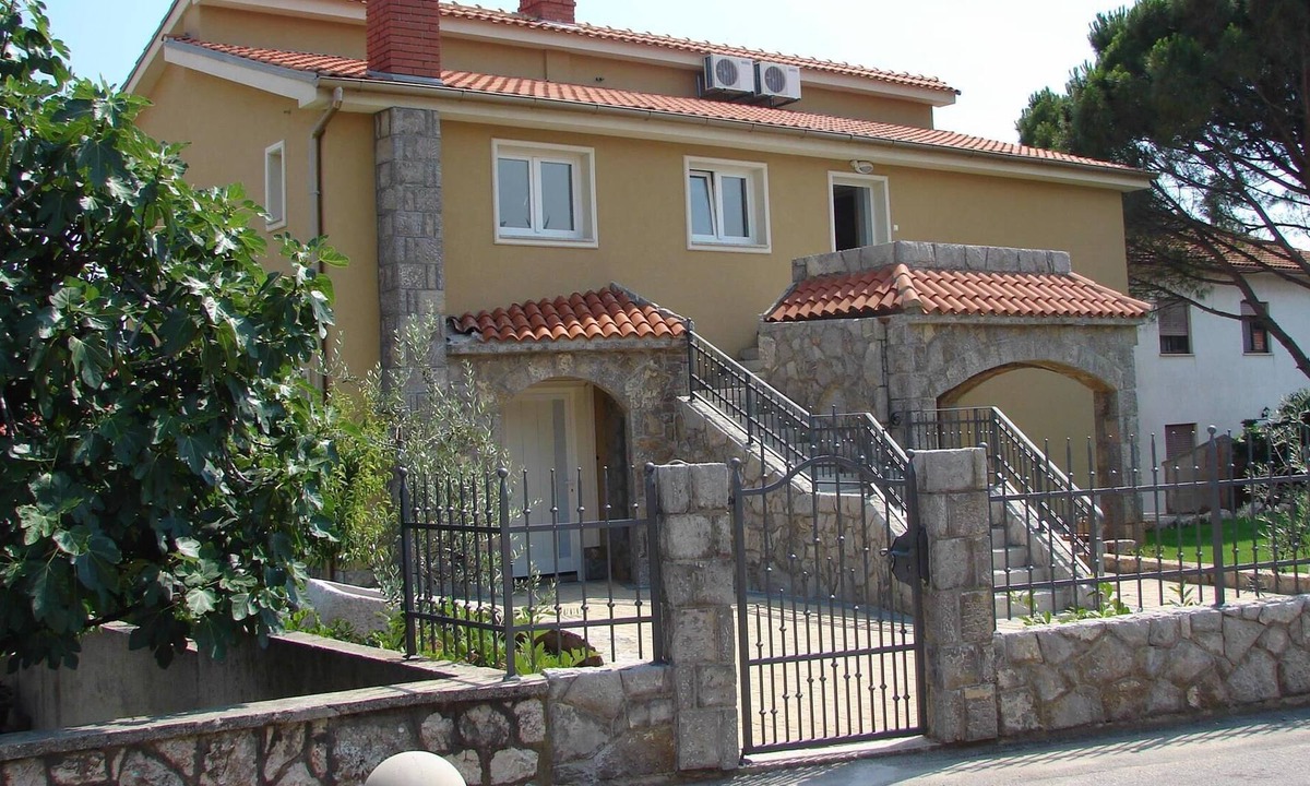 Krk Apartment | Holiday apartment with balcony