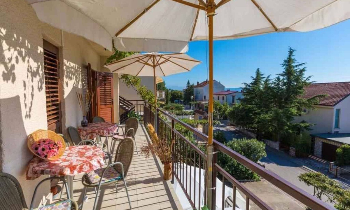 Dramalj Apartment | Holiday apartment with air conditioning and balcony