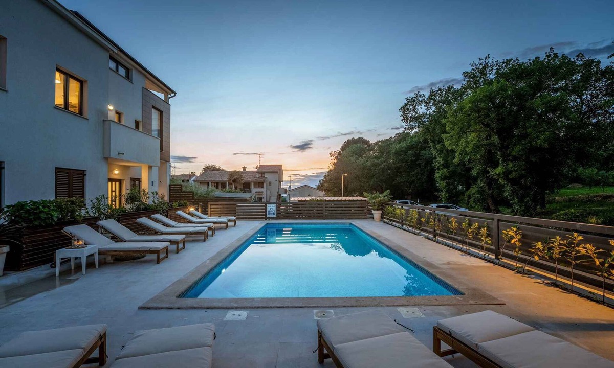 Funtana Apartment | Holiday apartment with pool and sea view