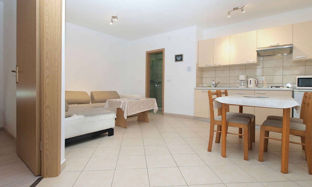 Pomer Apartment | Holiday apartment with air conditioning