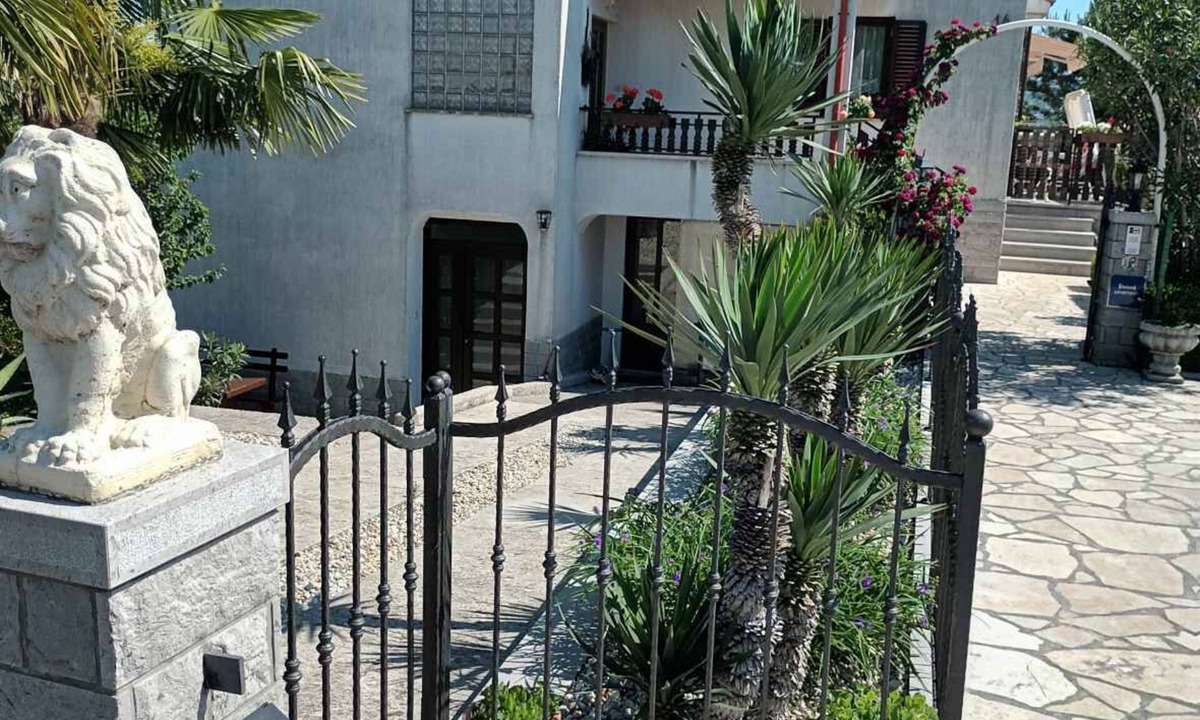 Pobri Apartment | Holiday apartment with air conditioning and terrace