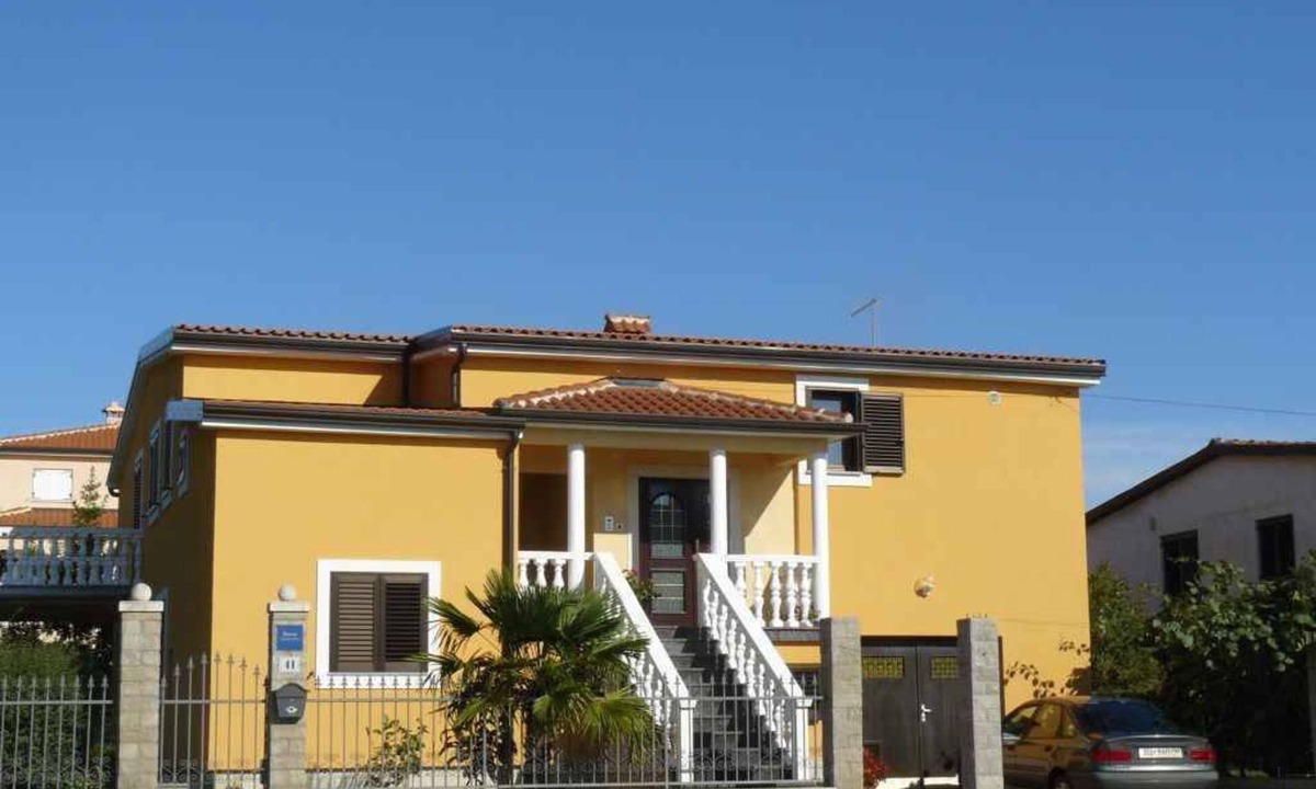 Novigrad Apartment | Holiday apartment with terrace and air conditioning