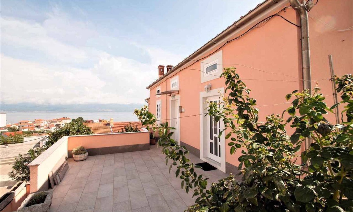 Vrbnik Apartment | Holiday apartment with wonderful sea views