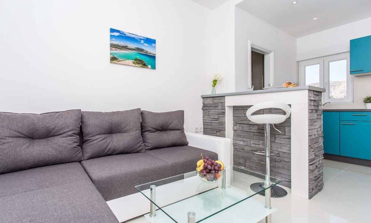 Baska Apartment | Holiday flat with air conditioning and balcony