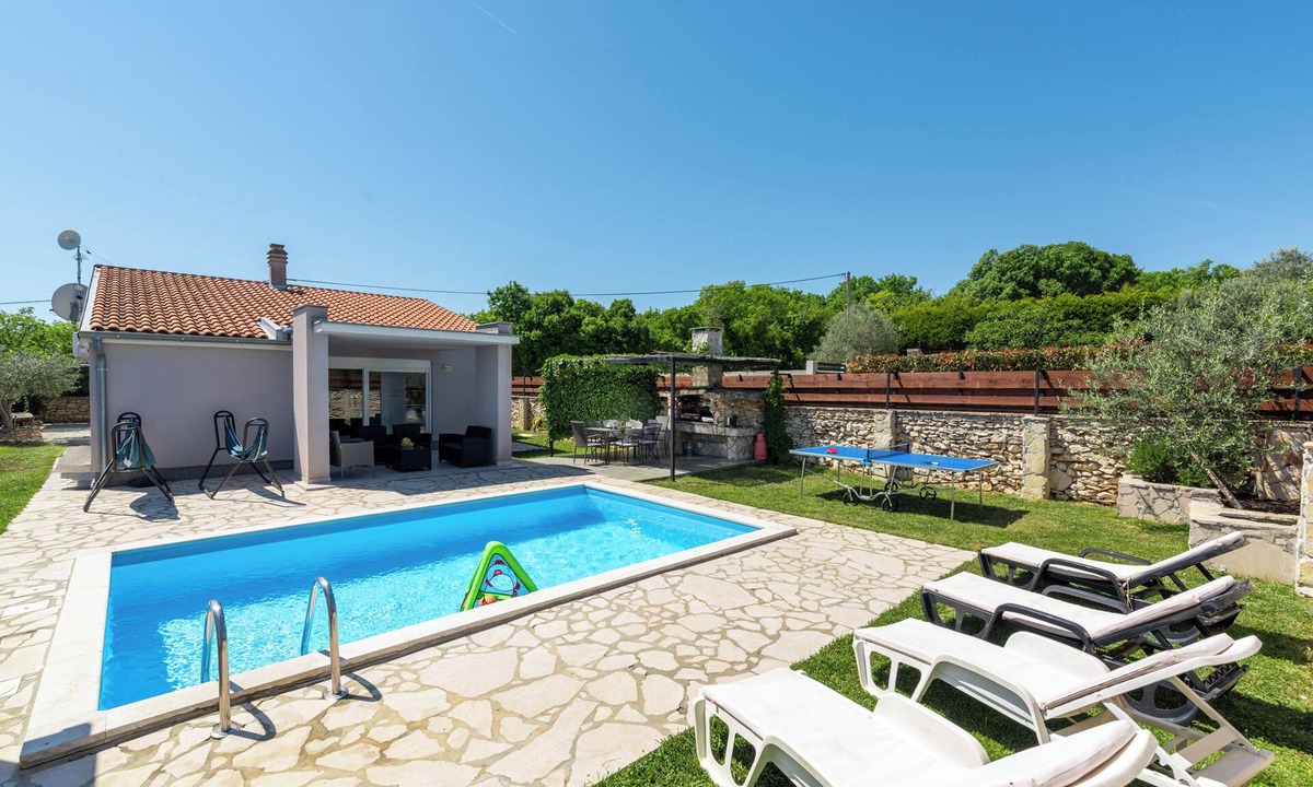 Rakalj House | Holiday Home CasaVida heated pool
