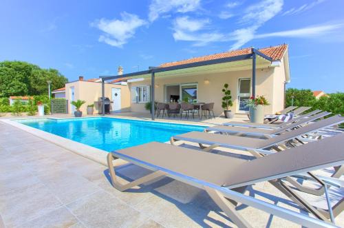 Vrh Villa | Holiday Home Elegant