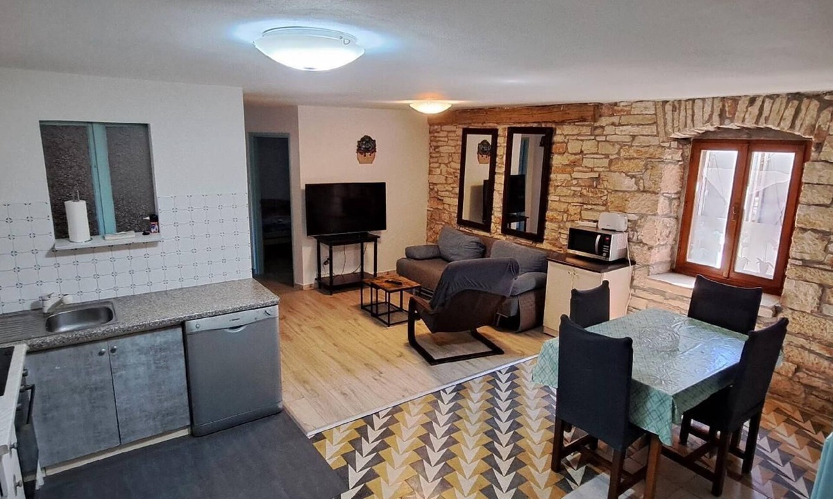 Muntic House | Holiday home Eti and Mia , 13 persones, piscine